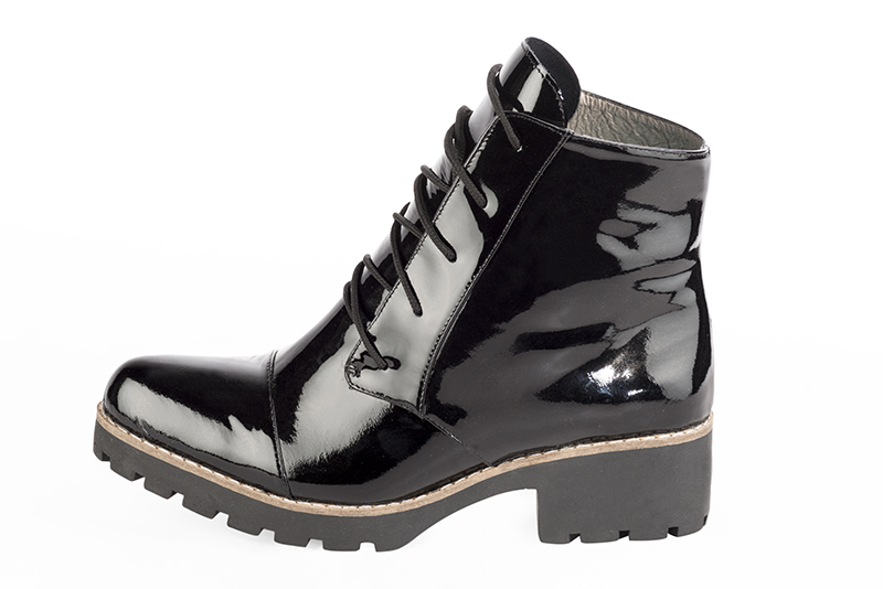 Women's gloss black elegant ankle boots, with laces at the front. Round toe. Thick rubber soles - Profile view